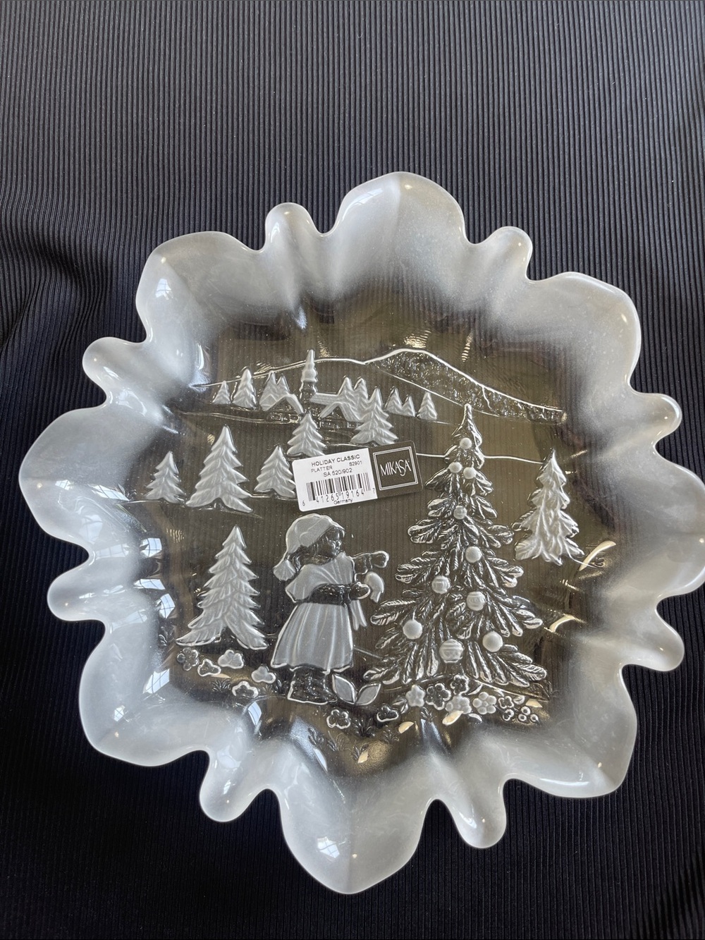 Mikasa Frosted Holiday Glass Round Platter 9 1/2” with Winter Scene